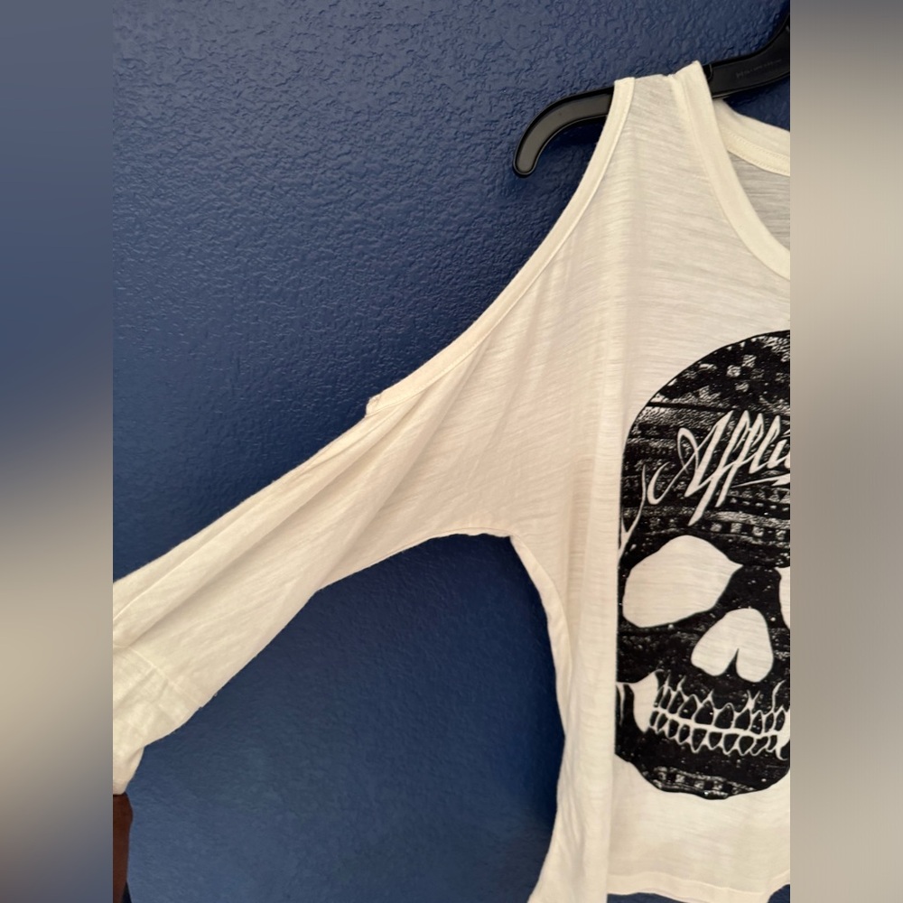 Affliction Women’s White Black Skull 3/4 Sleeve w/cut out shoulders Size XS - Picture 6 of 9